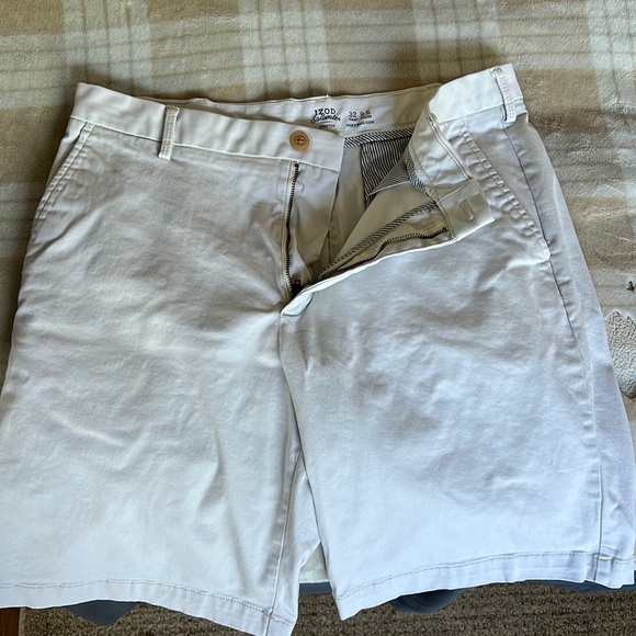 IZOD 32" flat front - Picture 1 of 1